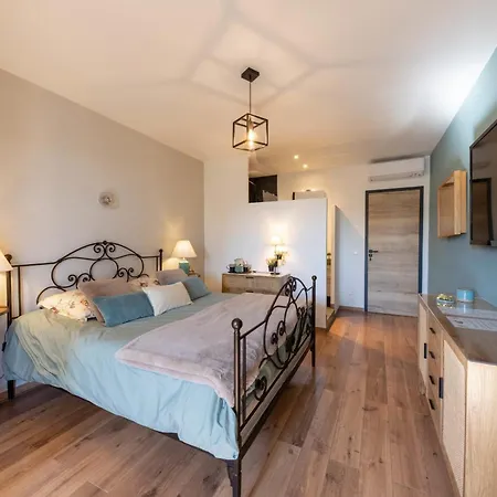 2 Private With Pool And Garden Sea View *